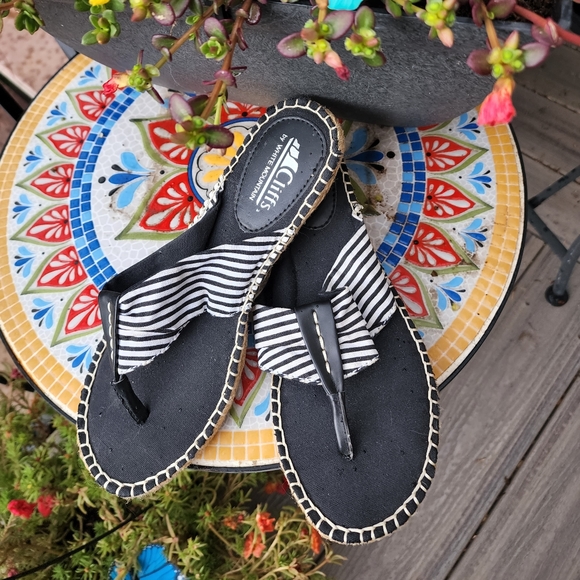 Stripe thong sandals 7.5 - Picture 5 of 5